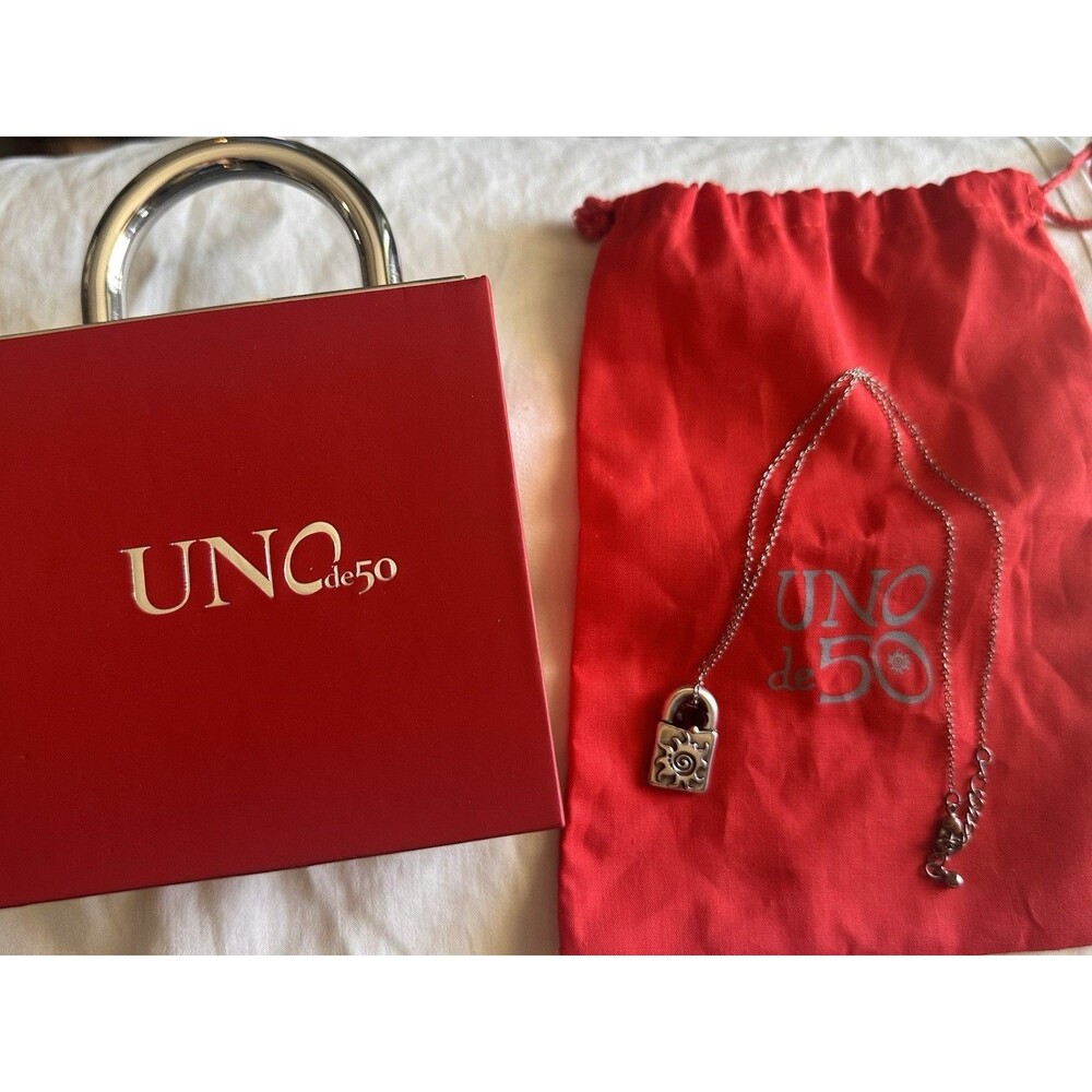 UNOde50 set (necklace Silver Plated, dust bag, and box).